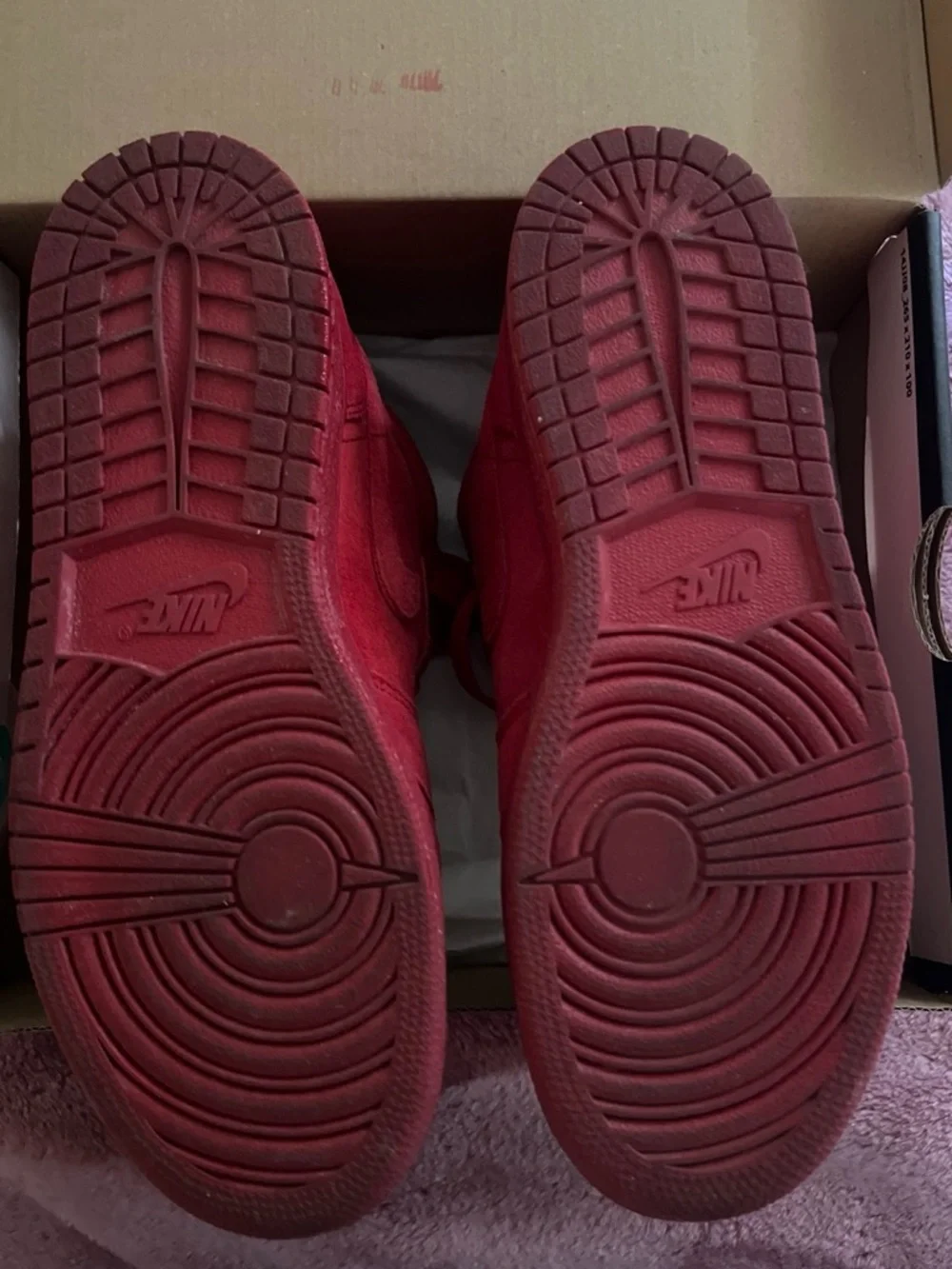 Jordan Low-Top Sneakers in Red Suede